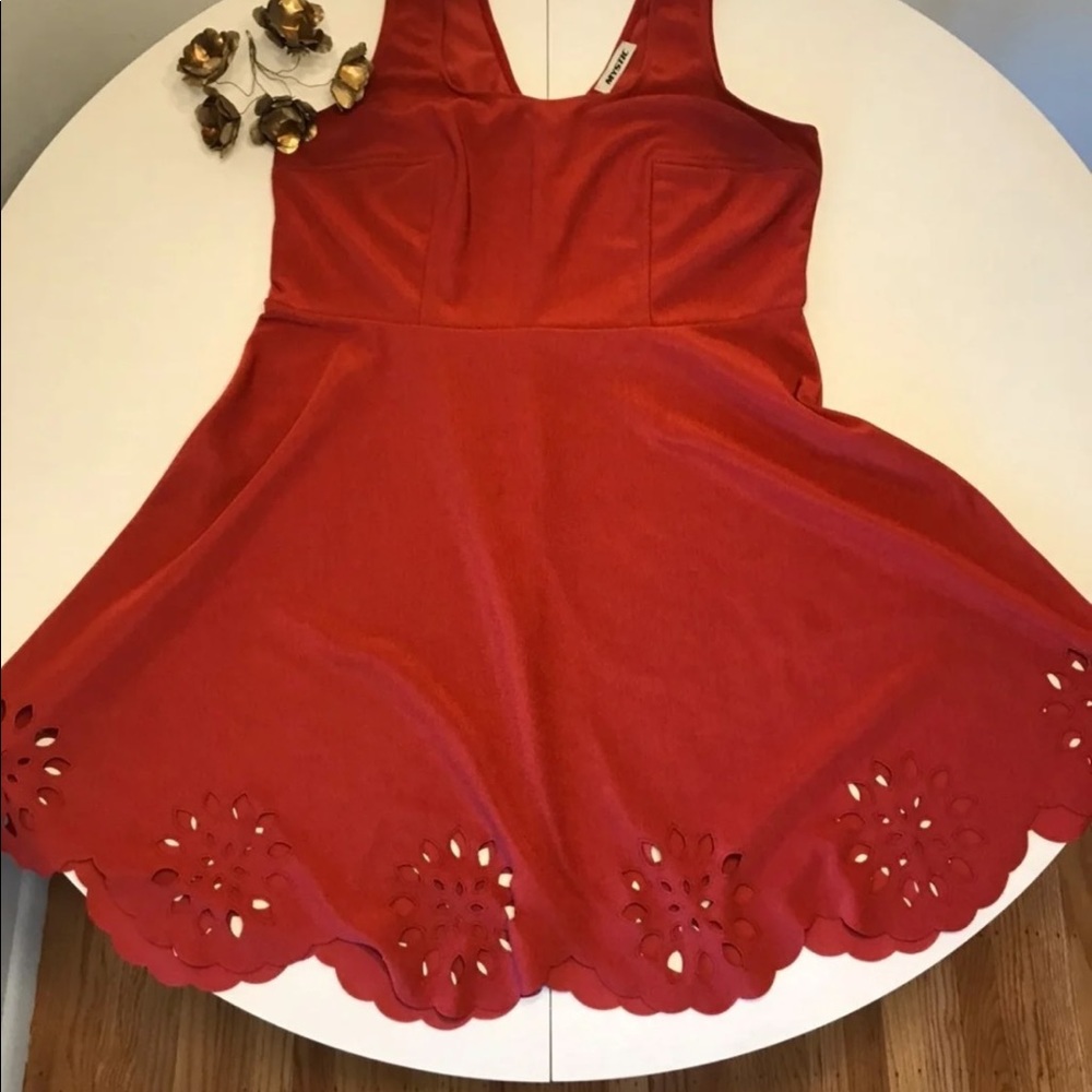 Dress - Picture 7 of 7